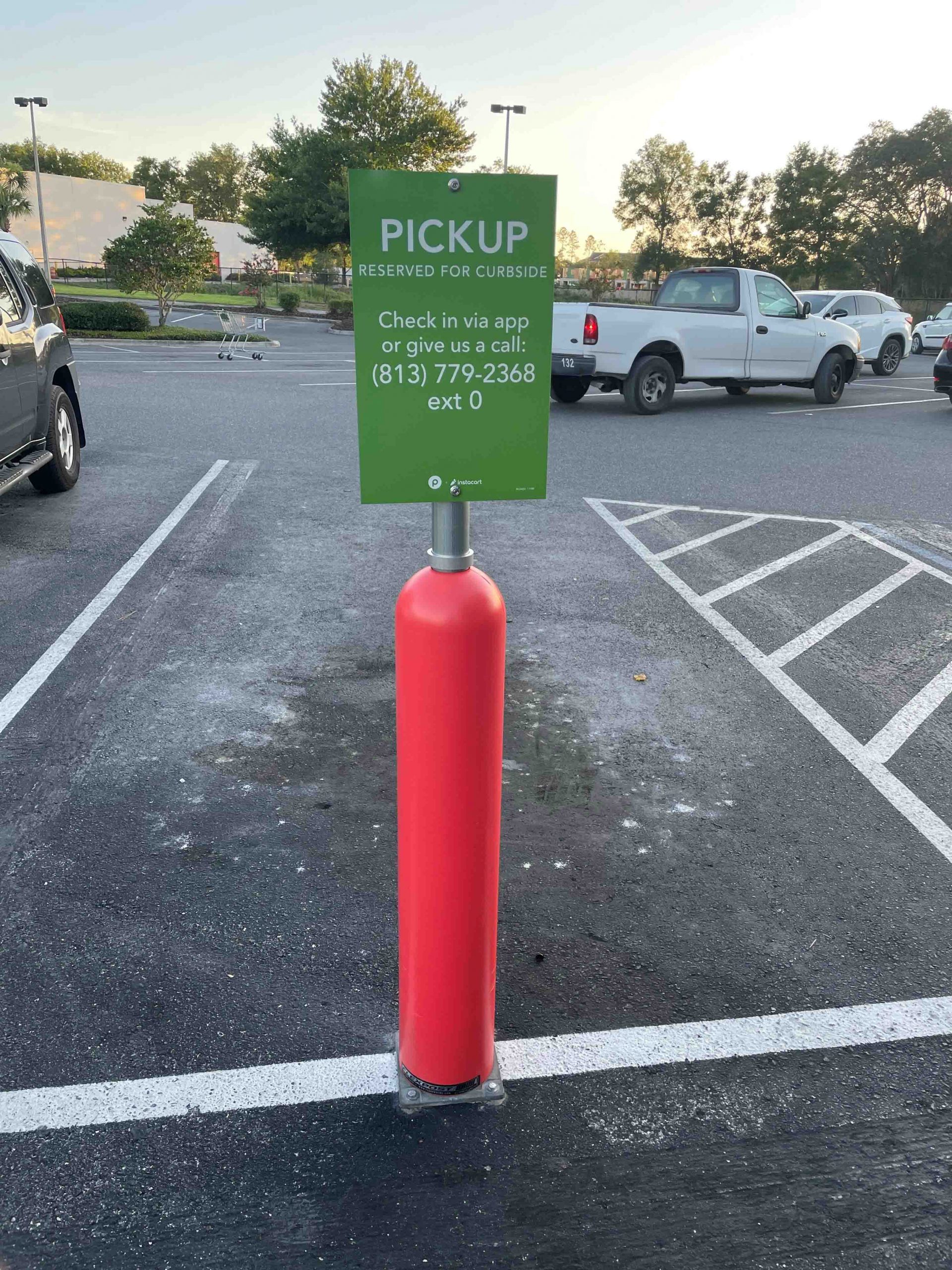 Publix Supermarkets - FlexPost Curbside Pickup Installation