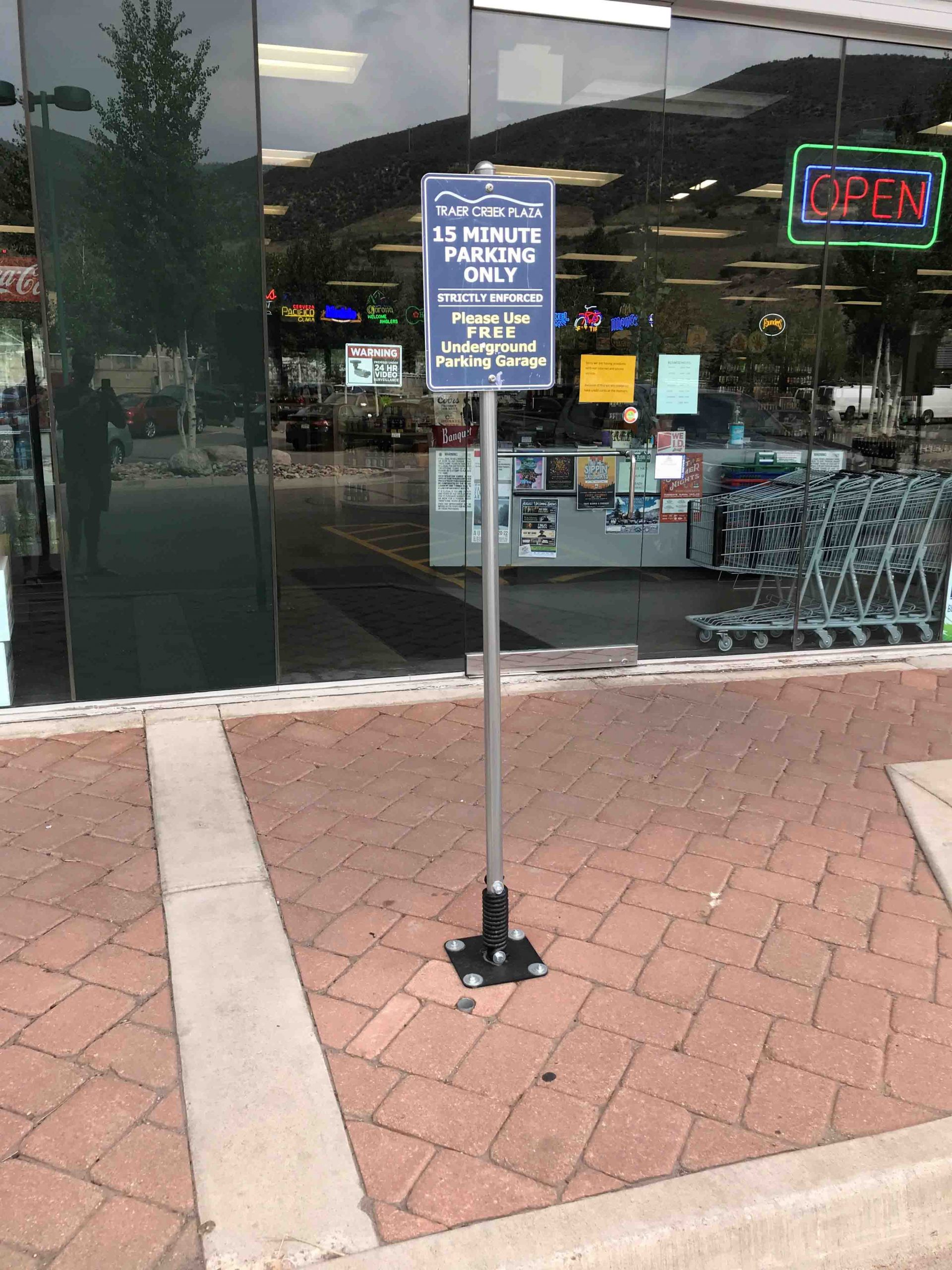 Traer Creek Plaza - 15 Minute Parking - FlexPost