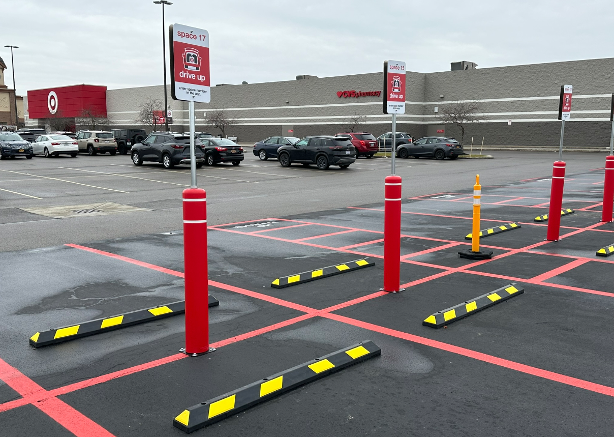 FlexPost FlexBollards with Signposts for order pickup parking